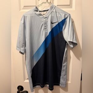 Nike Golf Men's Light Gray and Navy Short Sleeve Tee